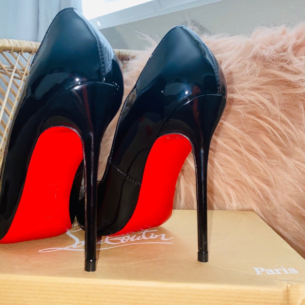 Christian Louboutin Scallop Pointed Toe Heel